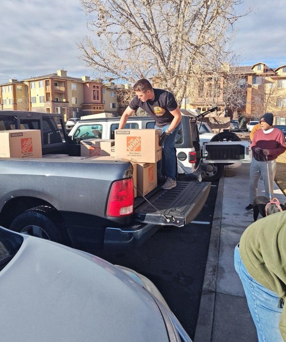 Junk removal in Aurora CO near Southlands Mall by VetsToTheRescue